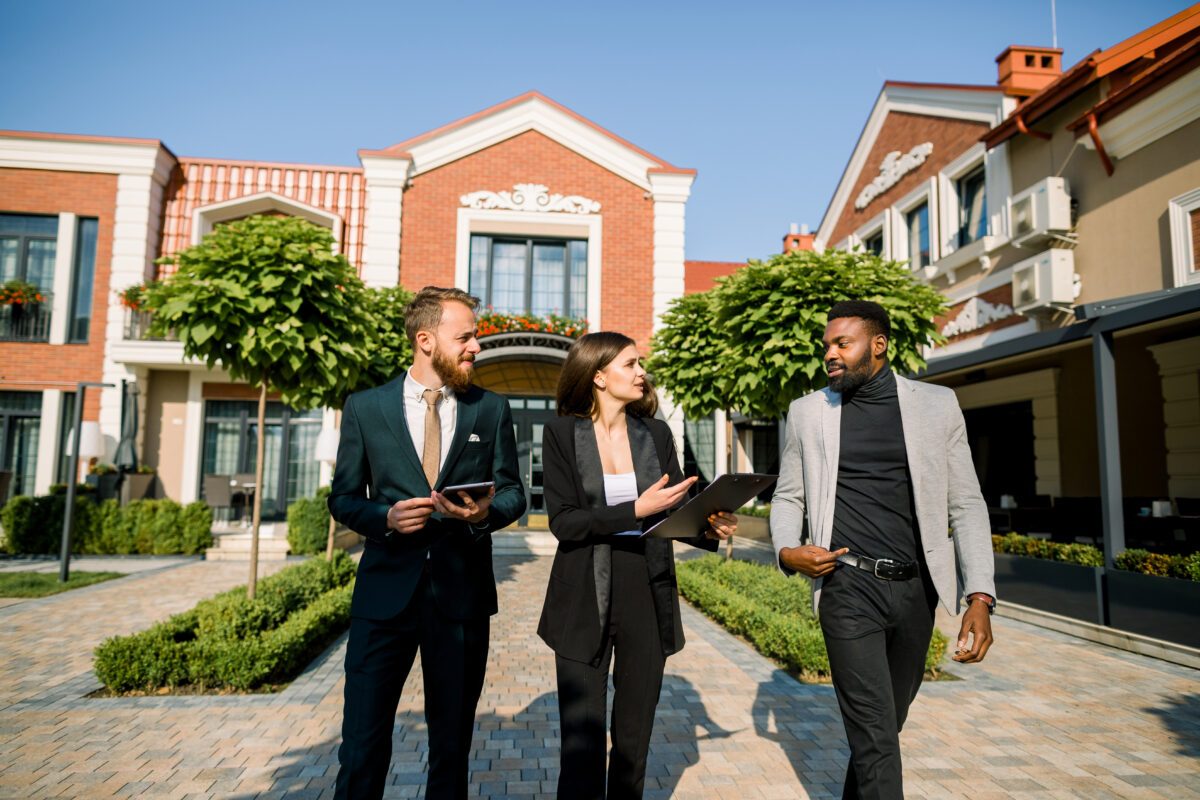 Step-by-Step Guide to Selling Your Home with a Team of Professional Realtors
